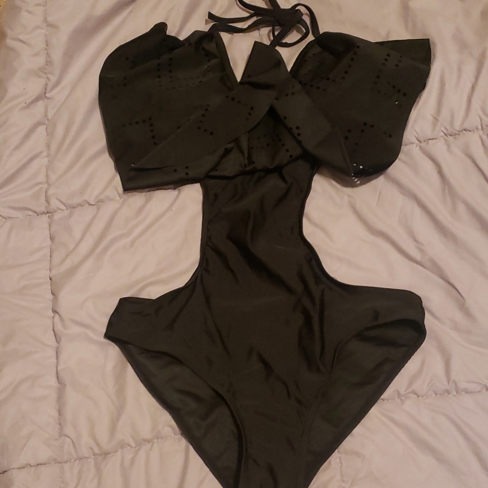 Bathing suit - Picture 2 of 3